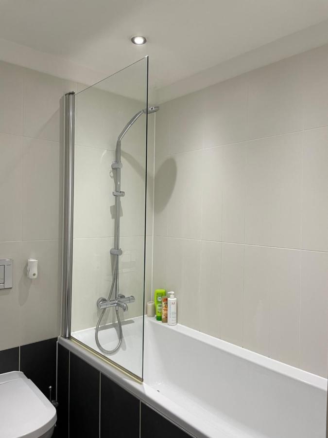 Wharf Inn Premier Apartment Central Manchester - Free Private Parking Exteriör bild